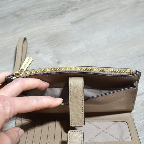 Michael Kors Jet Set Leather Double Zip Phone Case Wallet Wristlet Tan - Picture 5 of 11